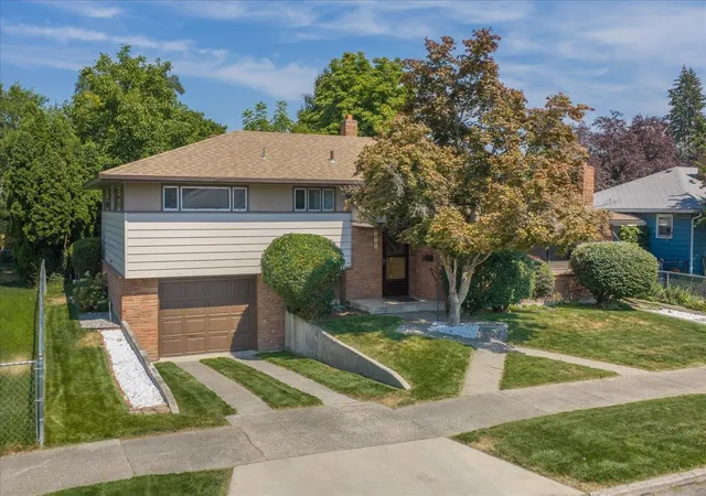 1st image of 821 E Broad St, Spokane, WA 99207 | MLS# 202622852