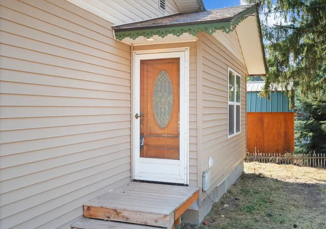 3rd image of 505 W W Mccoy St St, Oakesdale, WA 99158 | MLS# 202622854