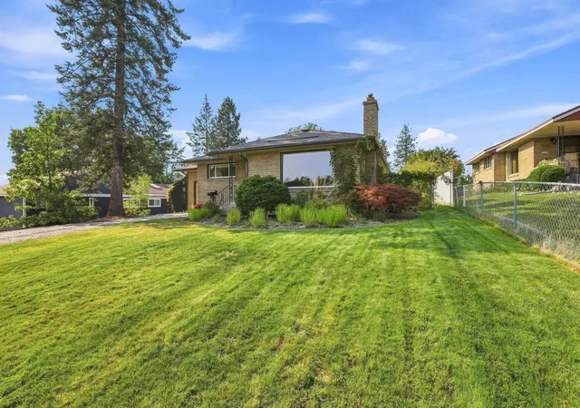 3rd image of 3228 W Queen Pl, Spokane, WA 99205 | MLS# 202622855