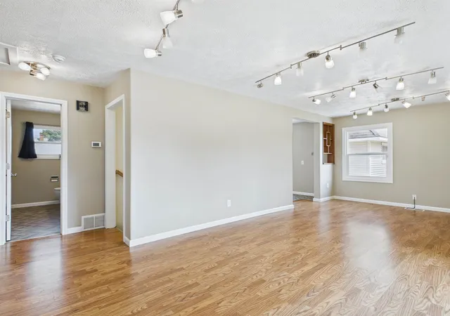 Photo 3 of Single family home for sale at 517 E Longfellow Ave, Spokane, WA 99207 | MLS# 202622867 | Listing updated on 2026-09-17