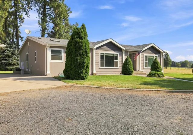 Photo 3 of Manufactured home for sale at 321 E Saltz Ln, Deer Park, WA 99006 | MLS# 202622875 | Listing updated on 2026-08-27