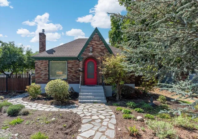 1st image of 3003 W Fairview Ave, Spokane, WA 99205 | MLS# 202622914