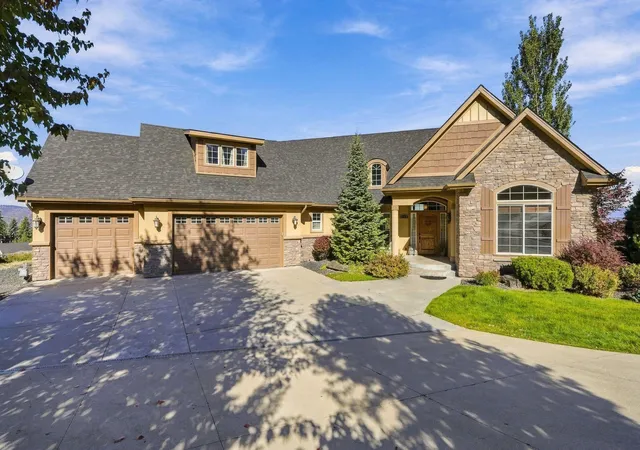 Photo 1 of Single family home for sale at 1814 W Pepper Ln, Spokane, WA 99218 | MLS# 202622927 | Listing updated on 2026-10-22