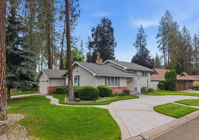 3rd image of 1005 W Bellwood Dr, Spokane, WA 99218 | MLS# 202622936