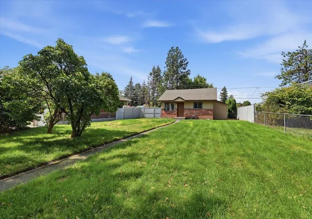 2nd image of 4917 N Maple St, Spokane, WA 99205 | MLS# 202622937