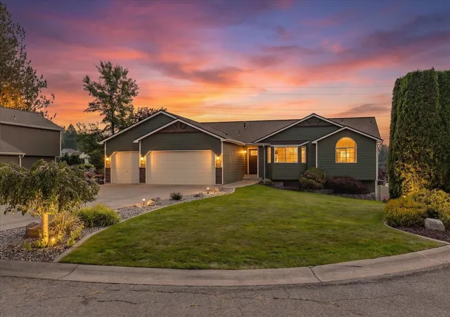 2nd image of 8110 E Sommerset Dr, Spokane, WA 99217 | MLS# 202622950