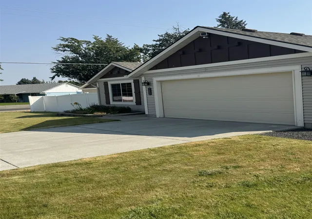 Photo 3 of Single family home for sale at 722 N Mamer Ln, Spokane Valley, WA 99216 | MLS# 202622981 | Listing updated on 2026-10-07