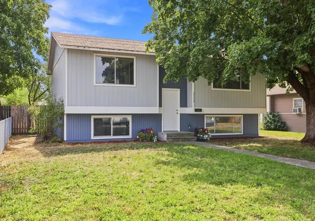 2nd image of 2124 E Sinto Ave, Spokane, WA 99202 | MLS# 202622988