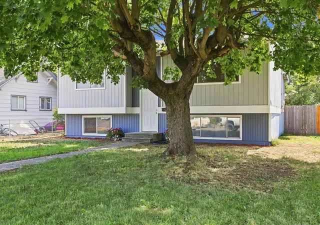 Photo 3 of Single family home for sale at 2124 E Sinto Ave, Spokane, WA 99202 | MLS# 202622988 | Listing updated on 2026-08-28