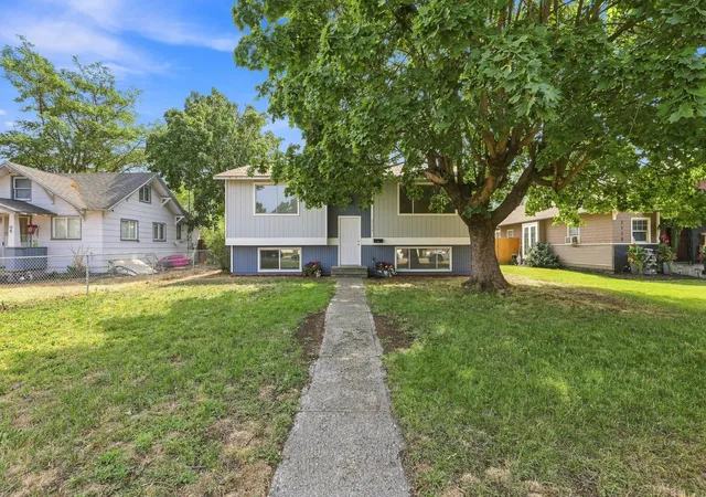 Photo 4 of Single family home for sale at 2124 E Sinto Ave, Spokane, WA 99202 | MLS# 202622988 | Listing updated on 2026-09-26