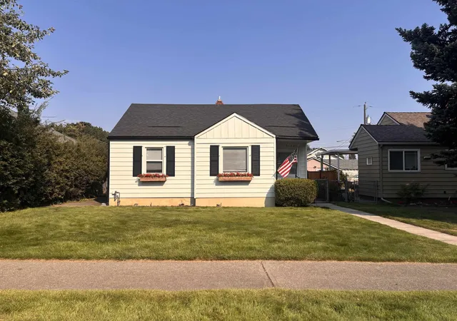 2nd image of 5122 N Stevens St, Spokane, WA 99205 | MLS# 202622999