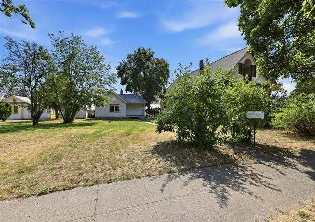 2nd image of 1133 W Gordon Ave, Spokane, WA 99205 | MLS# 202623019