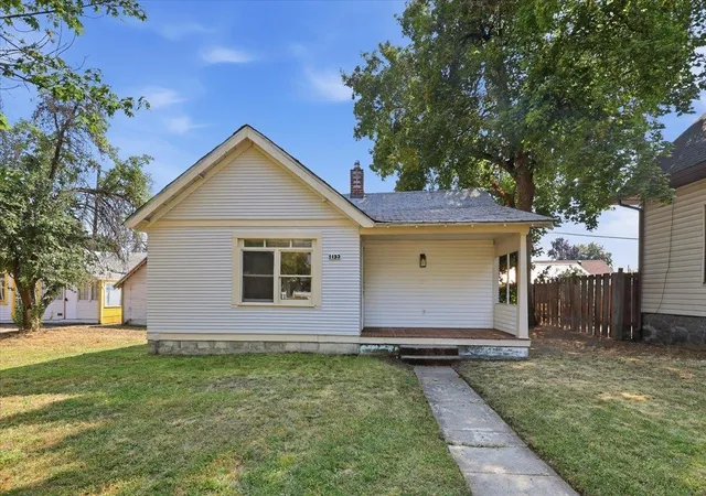 Photo 3 of Sale Pending at 1133 W Gordon Ave, Spokane, WA 99205 | MLS# 202623019 | Listing updated on 2026-10-17