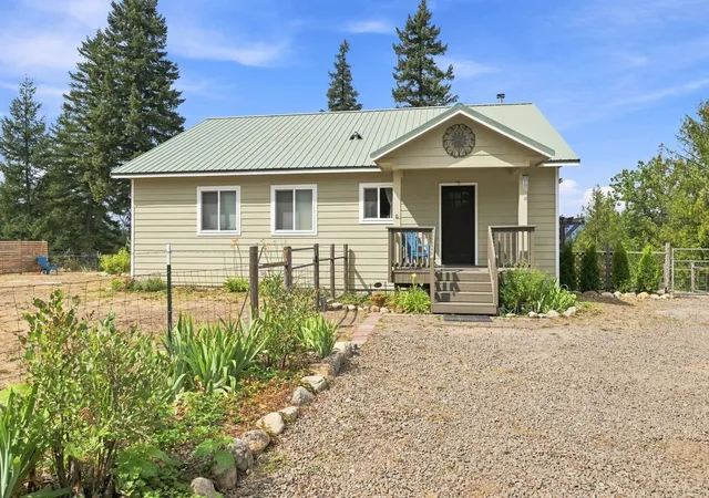 2nd image of 1576 Sunrise Hill Ln, Newport, WA 99156 | MLS# 202623053