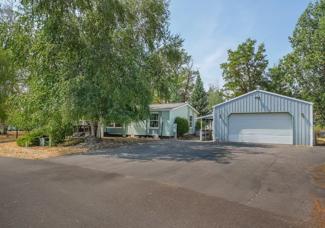 2nd image of 1305 E Evergreen St, Deer Park, WA 99006 | MLS# 202623078