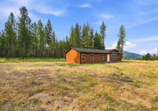 Photo 3 of Manufactured home for sale at 2845 C Burnt Valley Rd, Chewelah, WA 99109 | MLS# 202623132 | Listing updated on 2026-09-28