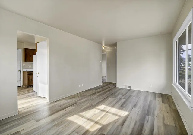 4th image of 5003 W Hoffman Pl, Spokane, WA 99205 | MLS# 202623143