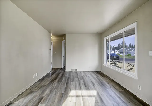 5th image of 5003 W Hoffman Pl, Spokane, WA 99205 | MLS# 202623143