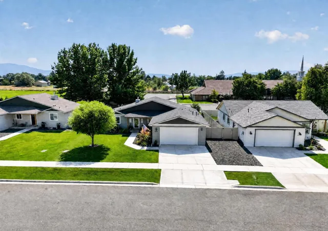 Photo 2 of Single family home for sale at 14004 E Sanson Ave, Spokane Valley, WA 99216 | MLS# 202623147 | Listing updated on 2026-09-02