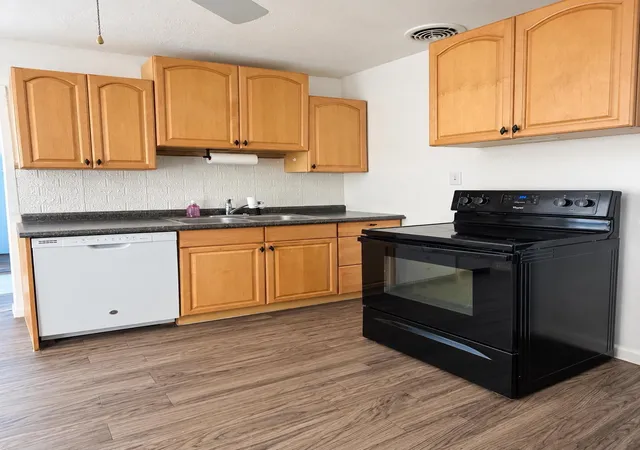Photo 3 of Single family home for sale at 1324 E Broad Ave, Spokane Valley, WA 99207 | MLS# 202623169 | Listing updated on 2026-10-20