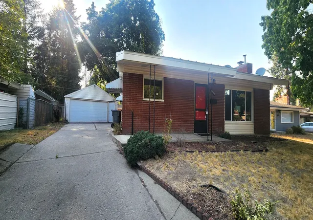 1st image of 6907 N Stevens St, Spokane, WA 99208 | MLS# 202623188