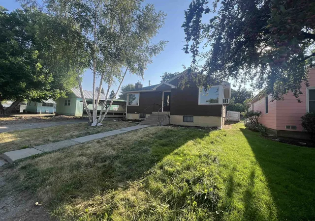Photo 2 of Single family home for sale at 433 S Cedar St, Colville, WA 99114 | MLS# 202623189 | Listing updated on 2026-10-20
