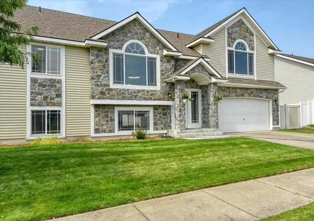 Photo 2 of Single family home for sale at 1917 N Arc Rd, Spokane Valley, WA 99016 | MLS# 202623213 | Listing updated on 2026-10-01