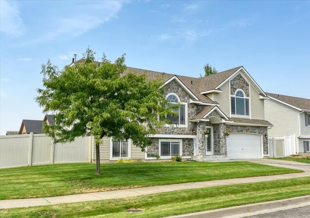 Photo 3 of Sale Pending at 1917 N Arc Rd, Spokane Valley, WA 99016 | MLS# 202623213 | Listing updated on 2026-10-21