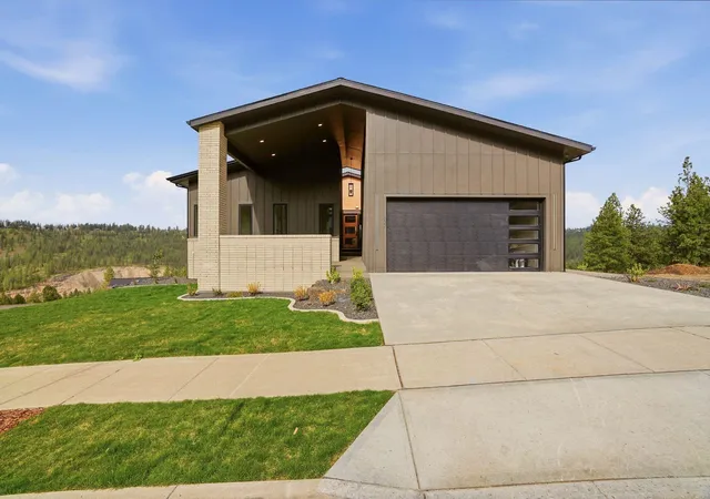 Photo 1 of Single family home for sale at 5227 S Lincoln Wy, Spokane, WA 99224 | MLS# 202623238 | Listing updated on 2026-09-03