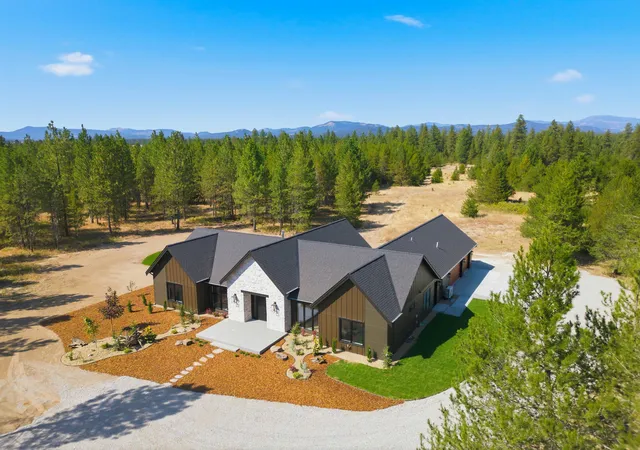 Photo 4 of Single family home for sale at 890 W Slaton Ln, Deer Park, WA 99006 | MLS# 202623255 | Listing updated on 2026-10-21