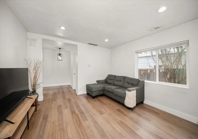 Photo 3 of Single family home for sale at 2807 W Mallon Ave, Spokane, WA 99201 | MLS# 202623271 | Listing updated on 2026-09-24