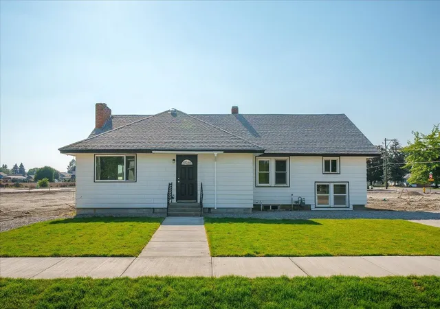 Photo 1 of Single family home for sale at 525 N Long Rd, Greenacres, WA 99016 | MLS# 202623289 | Listing updated on 2026-10-08