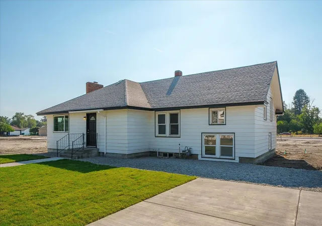 Photo 2 of Single family home for sale at 525 N Long Rd, Greenacres, WA 99016 | MLS# 202623289 | Listing updated on 2026-10-08