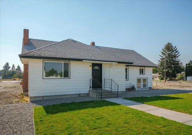 Photo 3 of Single family home for sale at 525 N Long Rd, Greenacres, WA 99016 | MLS# 202623289 | Listing updated on 2026-10-08