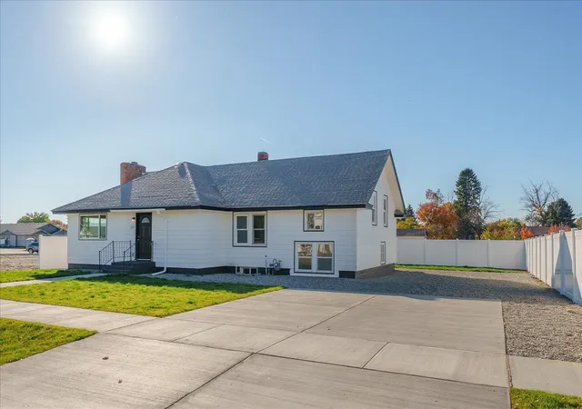 Photo 3 of Single family home for sale at 525 N Long Rd, Greenacres, WA 99016 | MLS# 202623289 | Listing updated on 2026-10-18