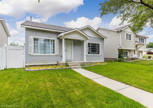 Single family home for sale at 10209 E 17Th Ln, Spokane Valley, WA 99206 | MLS# 202623317