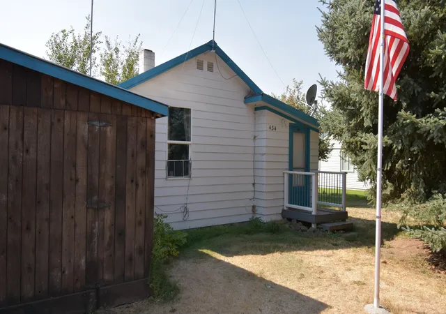 Photo 2 of Single family home for sale at 434 Ne North Ave, Wilbur, WA 99158 | MLS# 202623323 | Listing updated on 2026-09-19