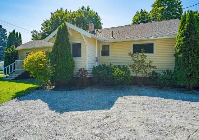 Photo 2 of Sale Pending at 3325 N Vista Rd, Spokane Valley, WA 99212 | MLS# 202623353 | Listing updated on 2026-10-22