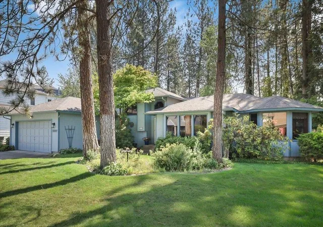 Photo 2 of Single family home for sale at 207 W Woodway Ave, Spokane, WA 99218 | MLS# 202623372 | Listing updated on 2026-09-04