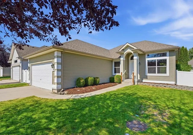 Single family home for sale at 1712 W Cimarron Ln, Spokane, WA 99208 | MLS# 202623378