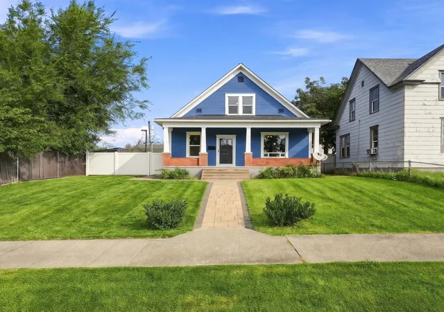 Photo 2 of Sale Pending at 318 W Knox Ave, Spokane, WA 99205 | MLS# 202623380 | Listing updated on 2026-10-19