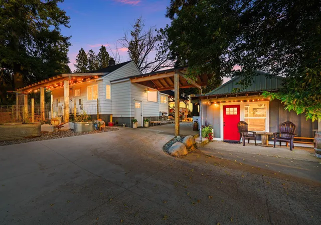 Photo 1 of Single family home for sale at 711 Milan Farms Rd, Elk, WA 99009 | MLS# 202623395 | Listing updated on 2026-09-04