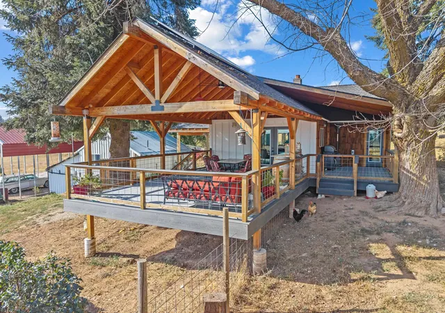 Photo 2 of Single family home for sale at 711 Milan Farms Rd, Elk, WA 99009 | MLS# 202623395 | Listing updated on 2026-09-04