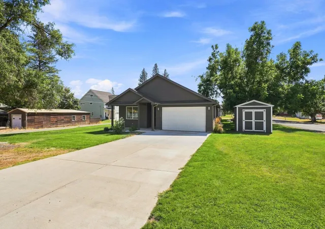 Photo 3 of Single family home for sale at 121 W Idaho St, Medical Lake, WA 99022 | MLS# 202623443 | Listing updated on 2026-09-07