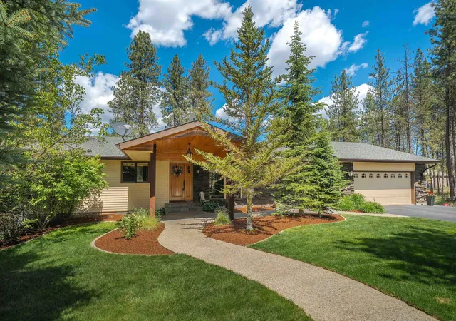 Photo 2 of Single family home for sale at 11816 W Seven Mile Rd, Spokane, WA 99224 | MLS# 202623468 | Listing updated on 2026-09-08