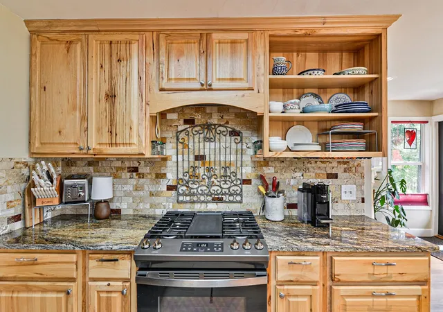 Photo 4 of Sale Pending at 1421 W Pinehill Rd, Spokane, WA 99218 | MLS# 202623478 | Listing updated on 2026-09-06