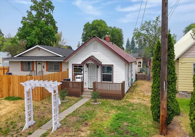 Single family home for sale at 823 E North Ave, Spokane, WA 99207 | MLS# 202623486