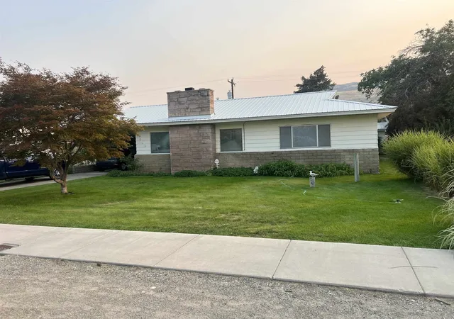 Photo 1 of Single family home for sale at 1518 Columbia Ave, Bridgeport, WA 98813 | MLS# 202623565 | Listing updated on 2026-09-08