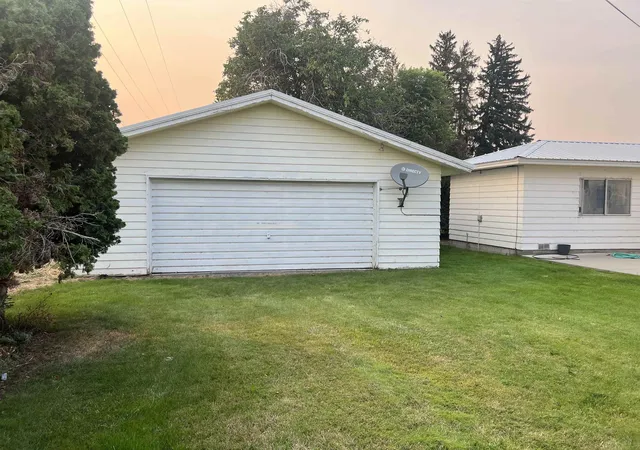 Photo 3 of Single family home for sale at 1518 Columbia Ave, Bridgeport, WA 98813 | MLS# 202623565 | Listing updated on 2026-09-08