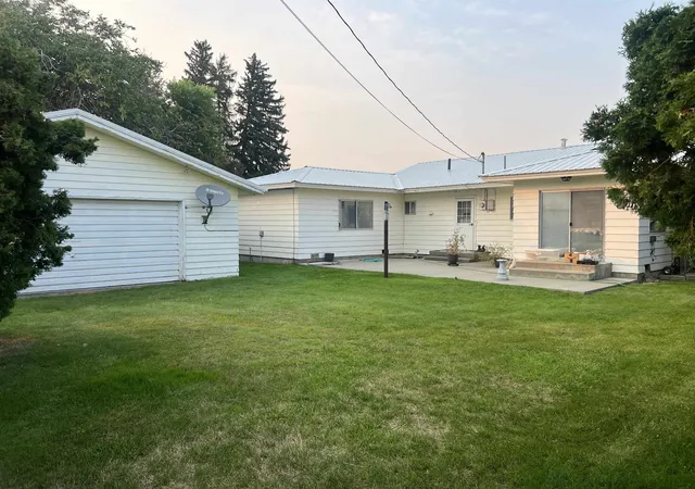 Photo 4 of Single family home for sale at 1518 Columbia Ave, Bridgeport, WA 98813 | MLS# 202623565 | Listing updated on 2026-09-08